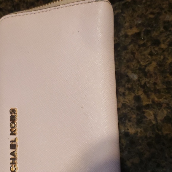 Michael Kors Wallet - Picture 9 of 11